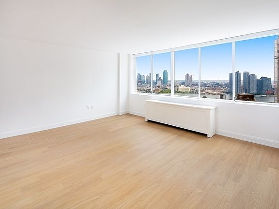 4th image of 420 E 55th St #2201