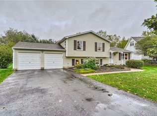 3328 Evergreen Cir, Walworth, NY 14568