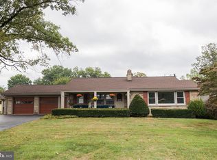 590 E Jackson St, New Holland, PA 17557