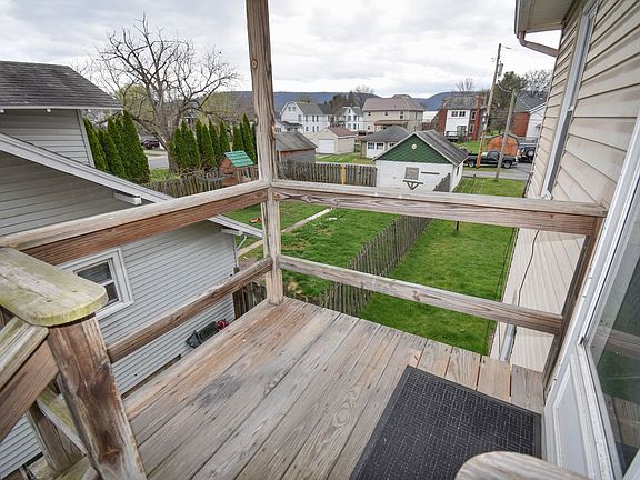 4th image of 509-511 Burke St #509-1/2