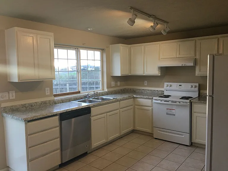 4486 Fergus Ave — Photo 4