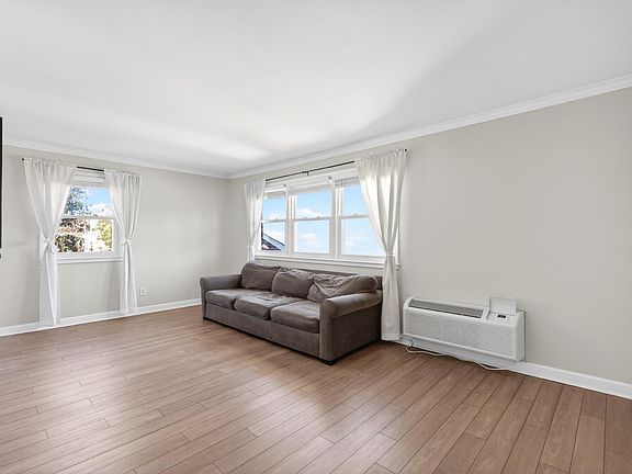 5th image of 827 Daniels St APT D