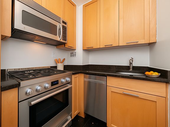 3rd image of 236 E 36th St APT 2E