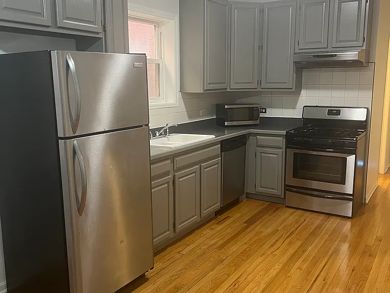 1343 W Walton St #2 — Photo 3