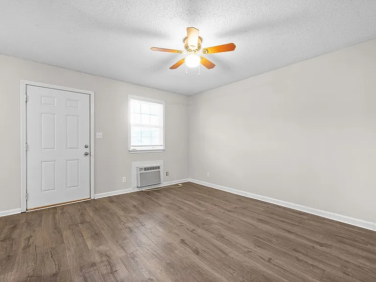 2 Bedroom Pet Friendly Apartment For Rent Near APSU! — Photo 6