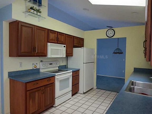 4th image of 255 Brighton Ct