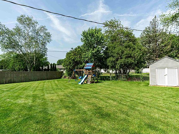 4th image of 1507 Clover Ln