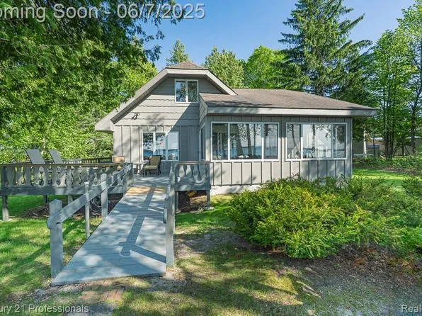 107 Treasure Island Rd, Roscommon, MI 48653