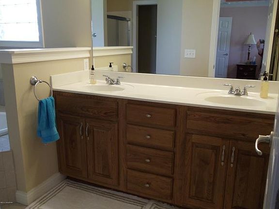 5th image of 246 W Woodlake Cir
