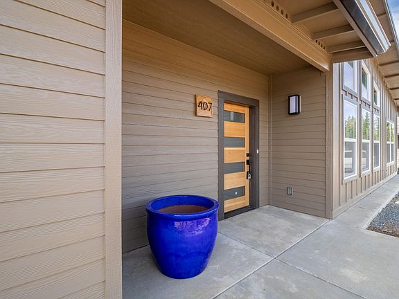3rd image of 407 Selah Ln