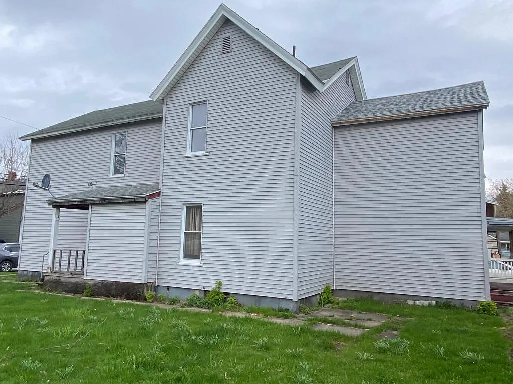 1207 Schuyler St — Photo 3
