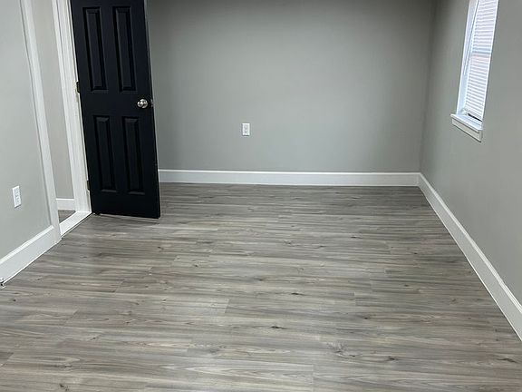 5th image of 901 N Columbia St
