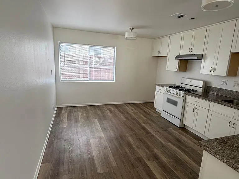 263 S Lemon St #B — Photo 6