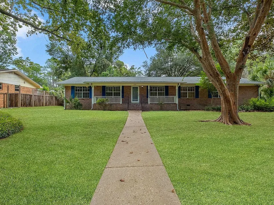 2507 Waldemar Ln