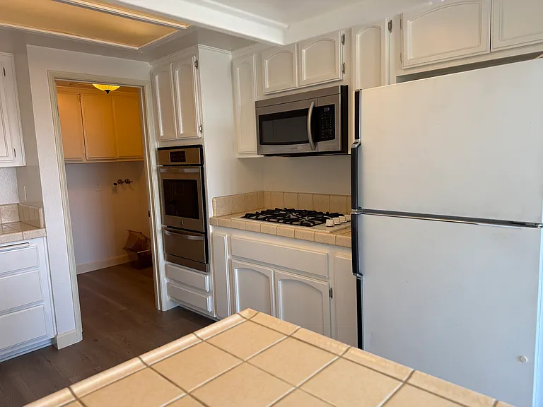 760 W 30th St #9 — Photo 7