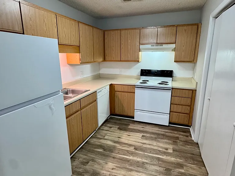 1399 Westpointe Dr #10 — Photo 5