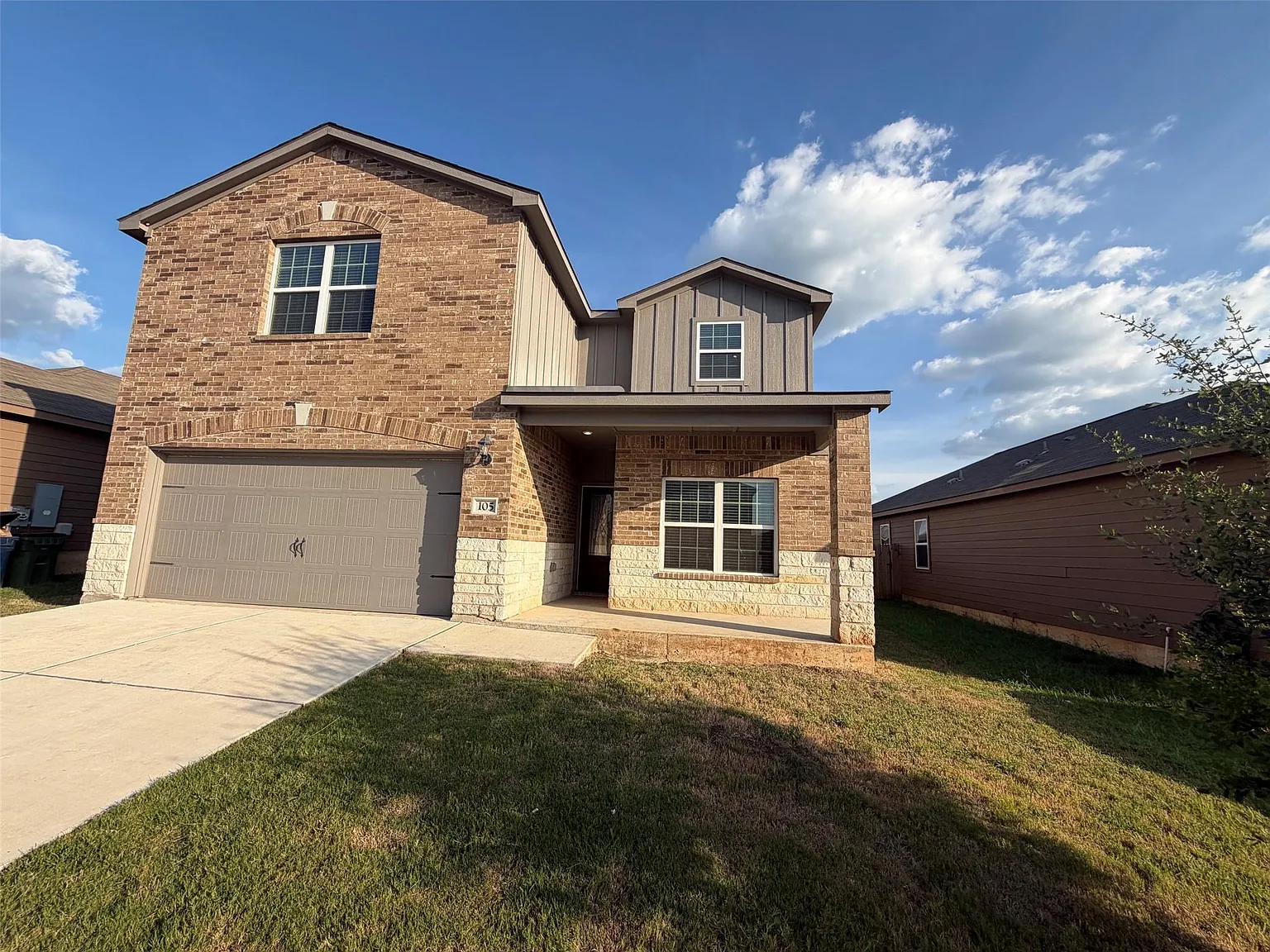 5 bed, 2.5 bath, 2653 sqft, $2,050 — Photo 2
