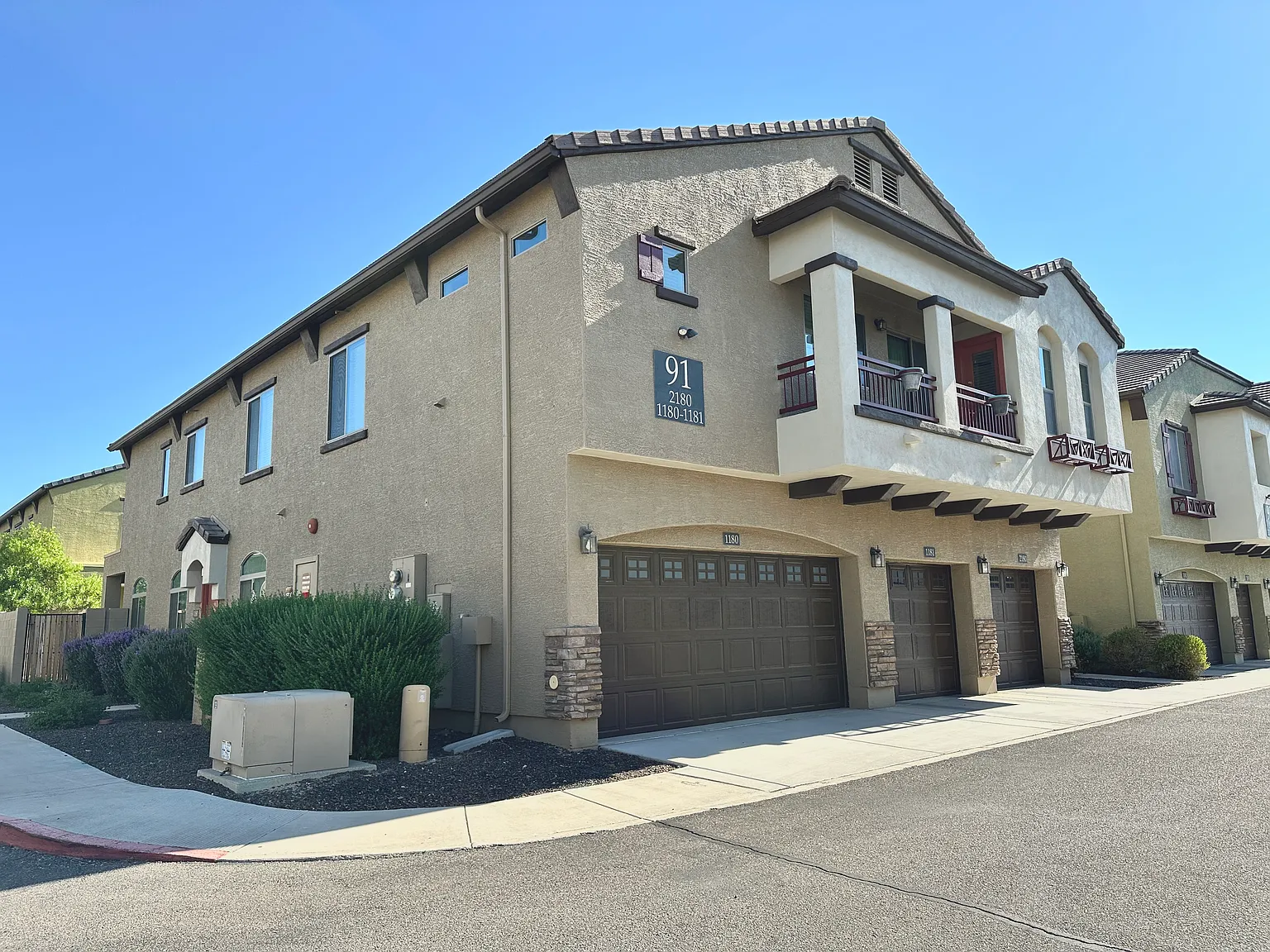 2725 E Mine Creek Rd — Photo 3