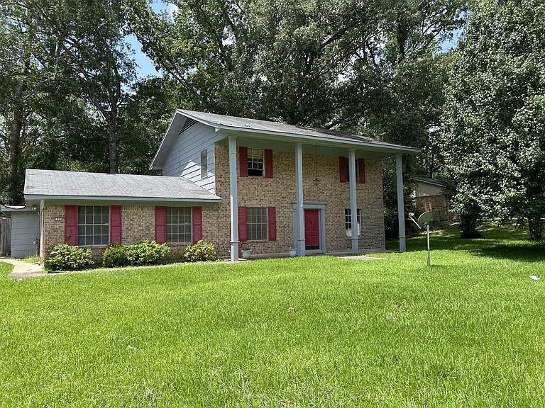 1001 Bert Kouns Industrial Loop — Photo 1