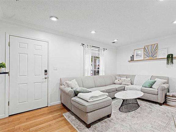 4th image of 1021 Mersey Bend Dr