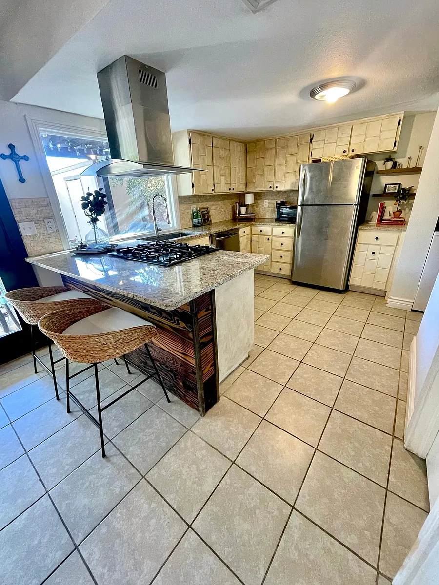 Building Photo - 221 Montebello Dr