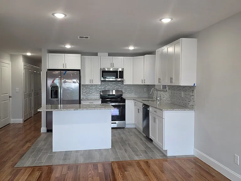 465 Hawthorne Ave #1 — Photo 5