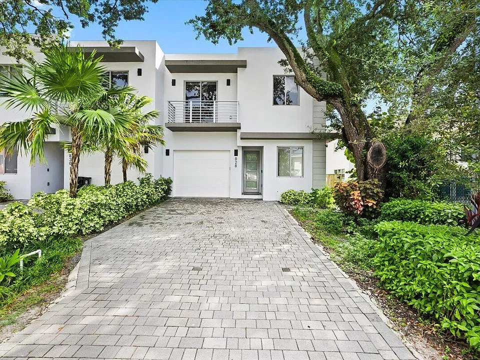828 SW 30th St