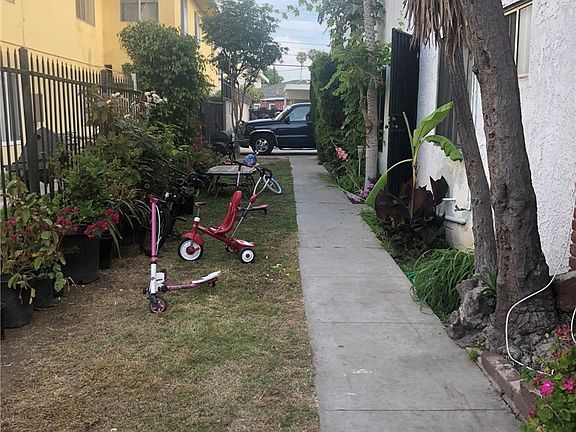 2nd image of 1577 Torrance Blvd