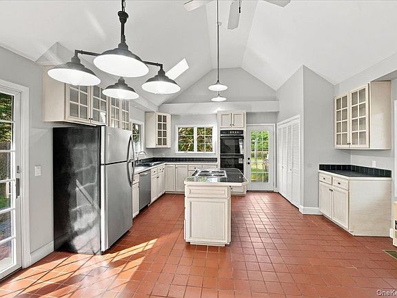 3rd image of 68 Don Street