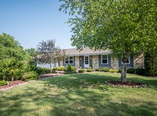 S76W24940 Highland Ct, Waukesha, WI 53189