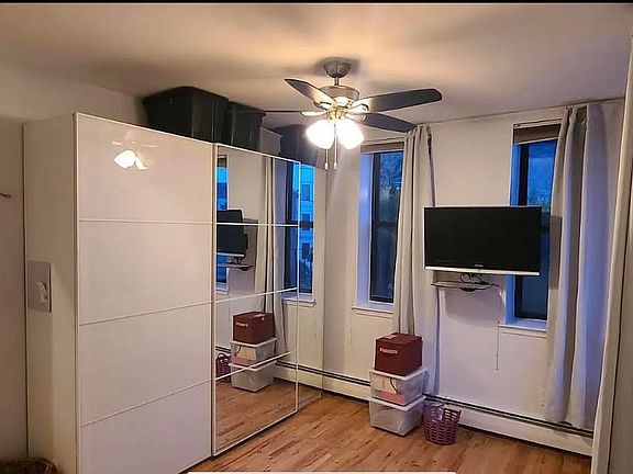 3rd image of 494 Bainbridge St #2B