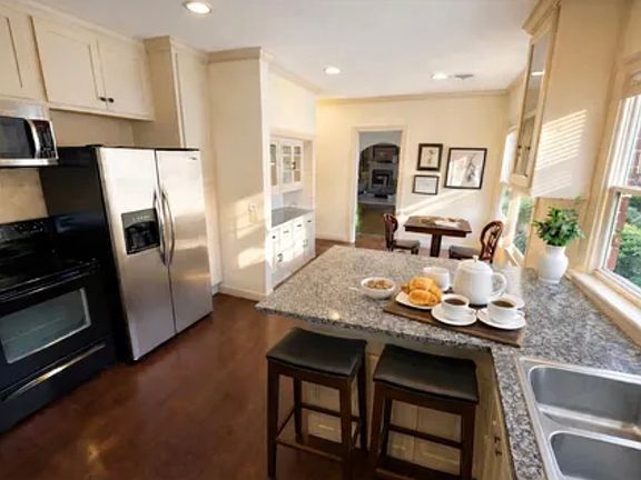 4th image of 4205 Prescott Ave #4207
