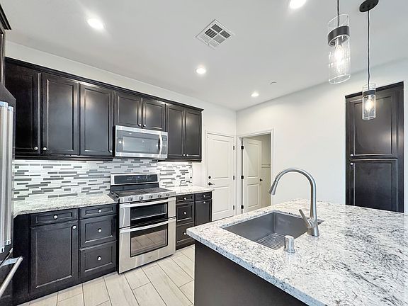 4th image of 16170 Veridian Cir