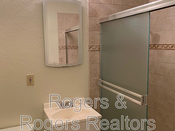 5th image of 3520 Brookdale Dr