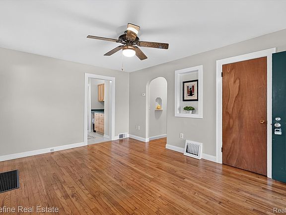 3rd image of 2043 Harding Ave