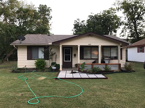 2nd image of 903 W Leland Ave