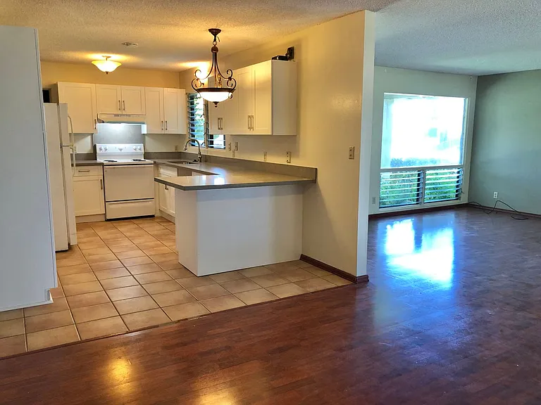 98-1652 Kiawe St — Photo 3