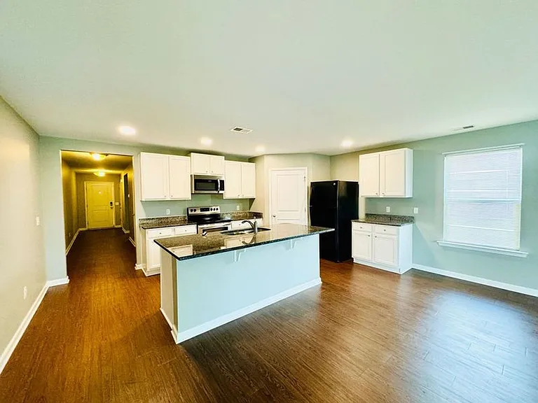 623 Hogan Dr — Photo 4
