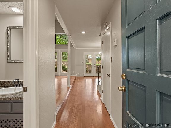 5th image of 3004 E 85th St #122