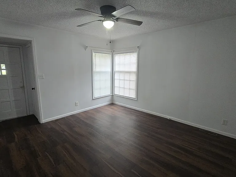 603 S Pershing Ave — Photo 2