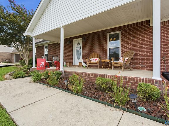 3rd image of 18045 Belmont Cir