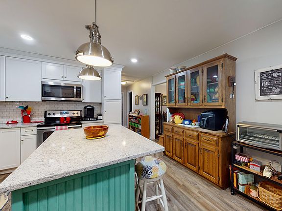 5th image of 204 W 21st St