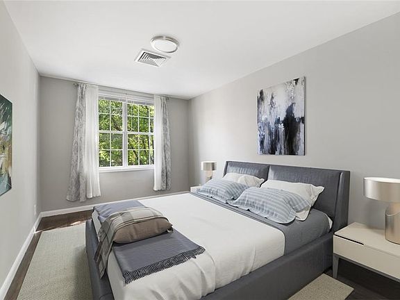 4th image of 476 Bedford Ave #10