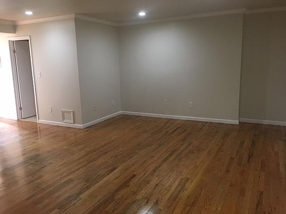5th image of 821 New York Ave #22