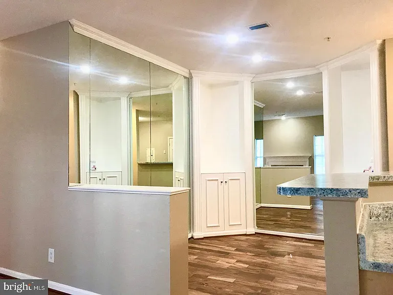 1720 Lake Shore Crest Dr #13 — Photo 8