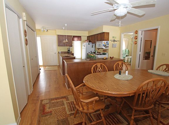 5th image of 17 Lakeside Ln