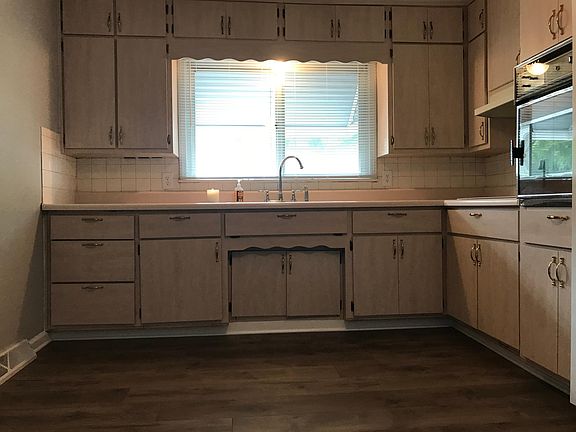 4th image of 4833 Welton St