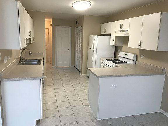 3rd image of 2320 College Green Dr