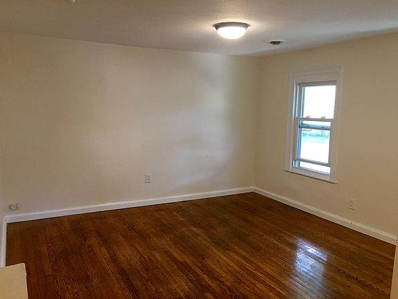 4th image of 414 Hawley Ave #2