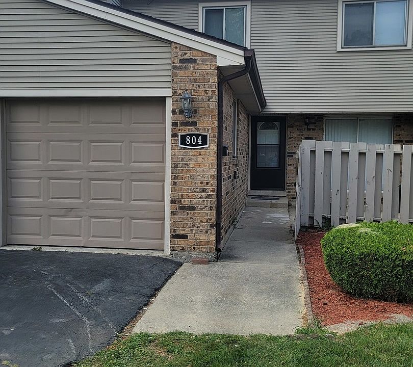 1st image of 804 Greenbriar Ln